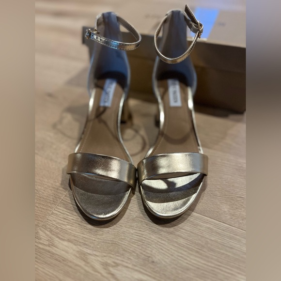 NEW with box Steve Madden block heel sandals gold 7.5 - Picture 4 of 10